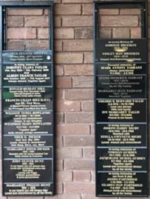 Memorial plaques